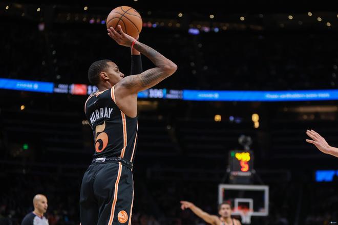 表现吸引了 表现吸引了