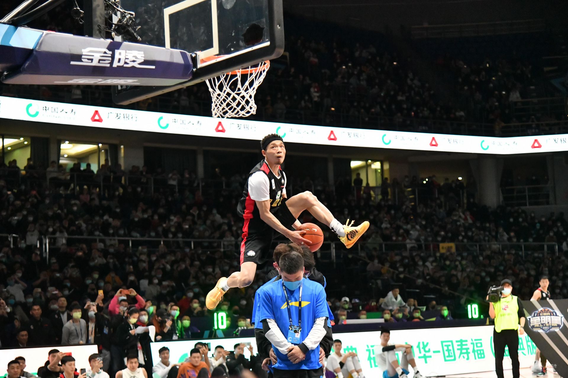 与比利时 与比利时